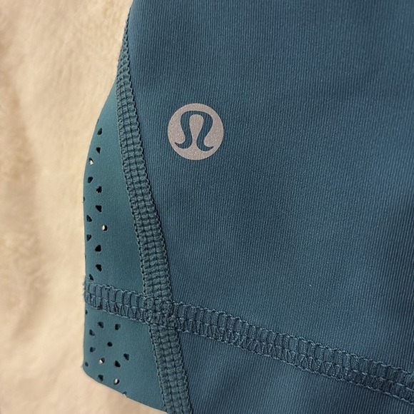 Lululemon Athletica crop leggings women’s size 6 in teal blue colour - like new - Picture 3 of 15
